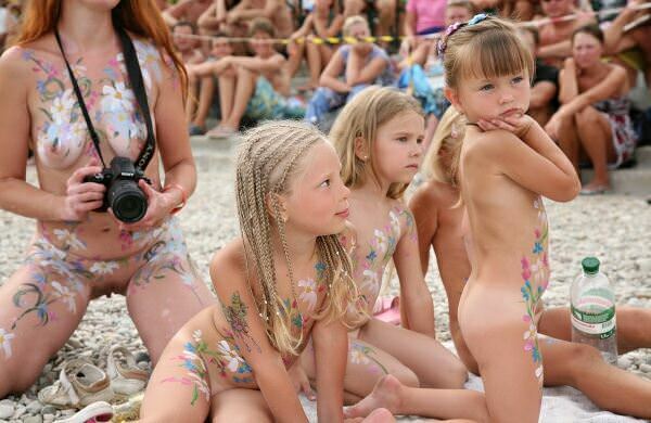 Zdjęcia rodzinny nudyzm na morze galeria Purenudism premium (set 17) | Photo family nudism on the sea gallery Purenudism premium [Kolekcja Naturyzm]