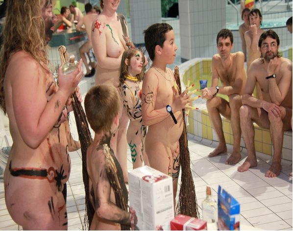 Zdjęcia rodzinny nudyzm w basenie w Polsce nudyzm (set 5) | Photo a family nudism in the pool in Poland nudism [Kolekcja Naturyzm]