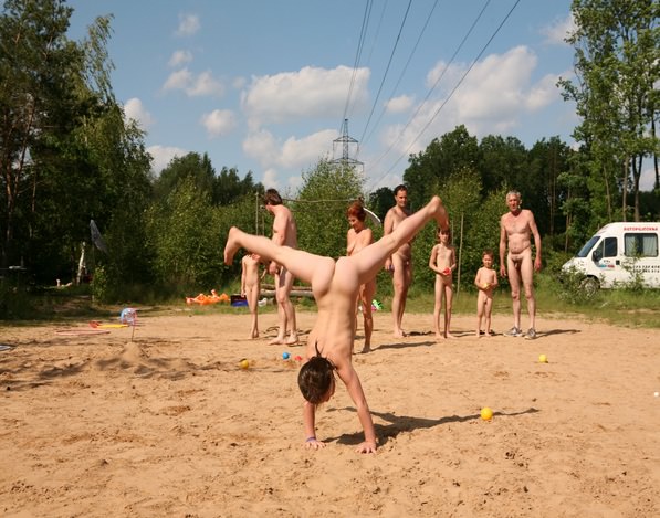 Zdjęcia rodzinny nudyzm galeria premium (set 15) | Photo family nudism premium gallery [Kolekcja Naturyzm]