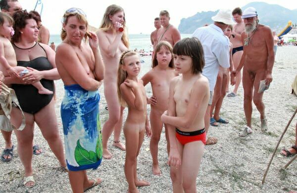 Zdjęcia rodzinny nudyzm na morze (set 46) | Photo family nudism on the sea [Kolekcja Naturyzm]