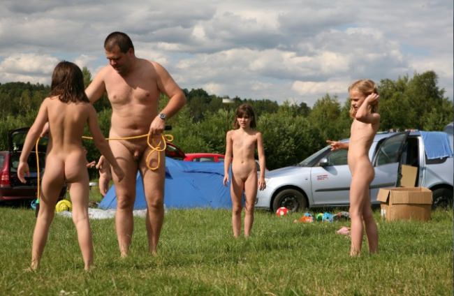 Zdjęcia rodzinny naturyzm na przyrodzie nowe zdjęcia rodzinny nudyzm (set 16) | Photo family naturism in nature new photos family nudism [Kolekcja Naturyzm]