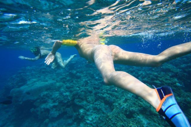 Zdjęcia rodzinny naturyzm na wybrzeżu morza Śródziemnego | Photo of family naturism on the Mediterranean sea [Kolekcja Naturyzm]