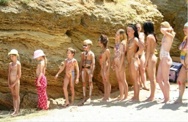 Zdjęcia dorośli i młodzi nudyści na morze (33) | Photo adults and young nudists sea [Kolekcja Naturyzm]