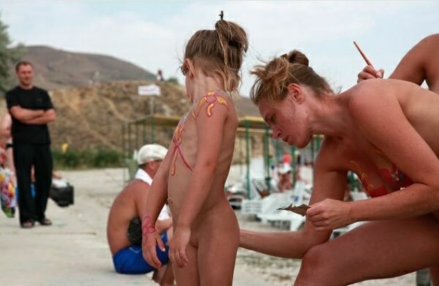 Zdjęcia rodzinny nudyzm na morze (set 34) | Photo family nudism on the sea [Kolekcja Naturyzm]