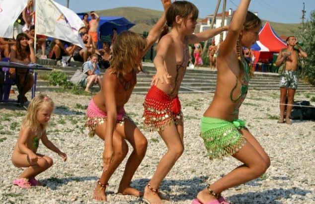 Rodziny nudyzm konkursy zdjęcia i tańce | Nudism family photo contests and dances [Kolekcja Naturyzm]