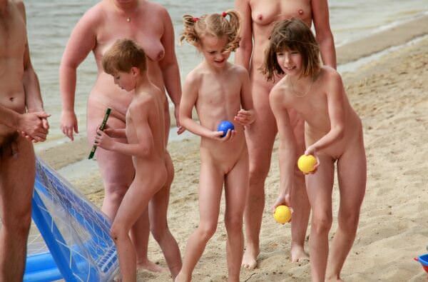 Duża kolekcja zdjęć rodzinny naturyzm (4831 foto) | A large collection of family photos naturism [Kolekcja Naturyzm]