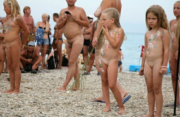 Zdjęcia młodych nudystów na plaży (set 30) | Photos young nudists on the beach [Kolekcja Naturyzm]