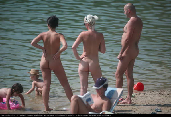 Zdjęcia młodych nudyzm na plaży w Bułgarii (set 24) | Photos young nudism on the beach in Bulgaria [Kolekcja Naturyzm]