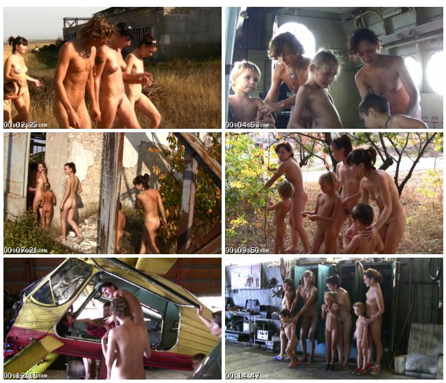 Wideo grupa nagich nudystów spaceruje na łonie natury | Video group of naked nudist walks in nature [Kolekcja Naturyzm]