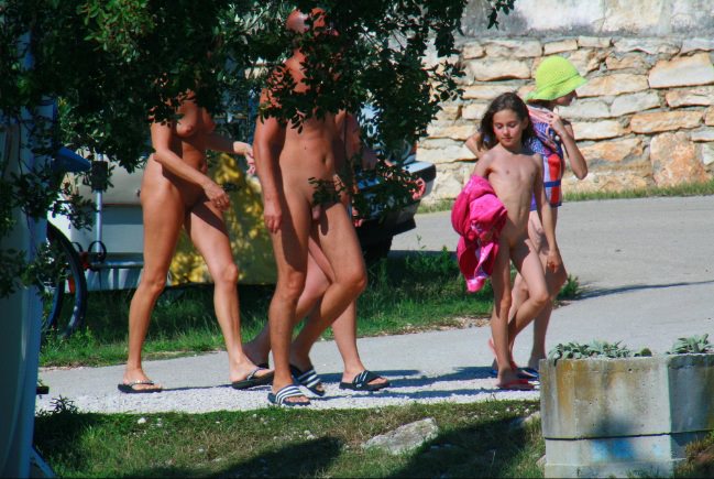 Gdzie nudyści w niemczech odpoczywają, obóz nudystów zdjęcia (set 7) | Where nudists of Germany have a rest, a nudist camp photo [Kolekcja Naturyzm]